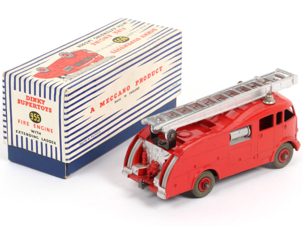 Lot 574 - DINKY TOYS (GB) (1)