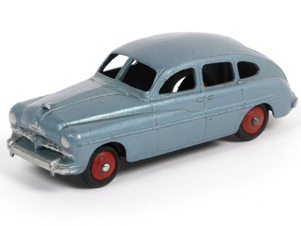 Lot 318 - DINKY TOYS (FRANCE) (1)