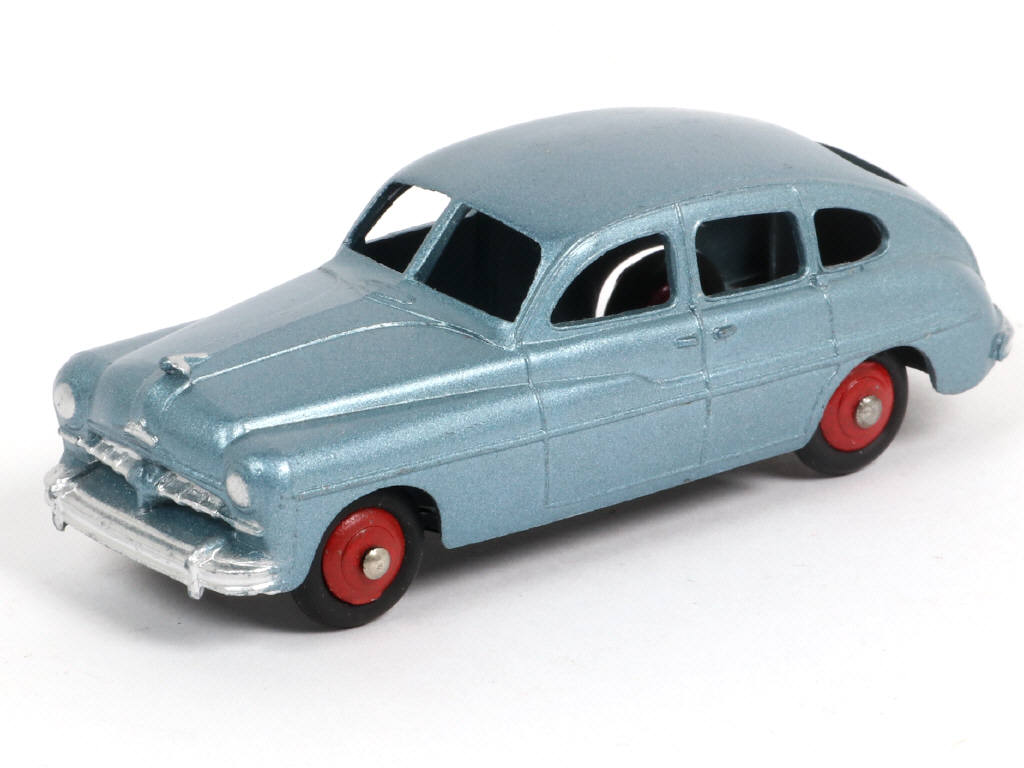 Lot 317 - DINKY TOYS (FRANCE) (1)