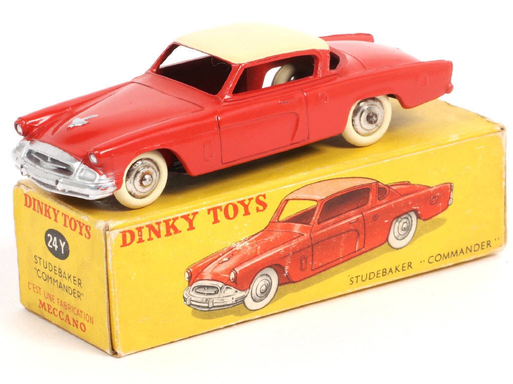 Lot 377 - DINKY TOYS (FRANCE) (1)