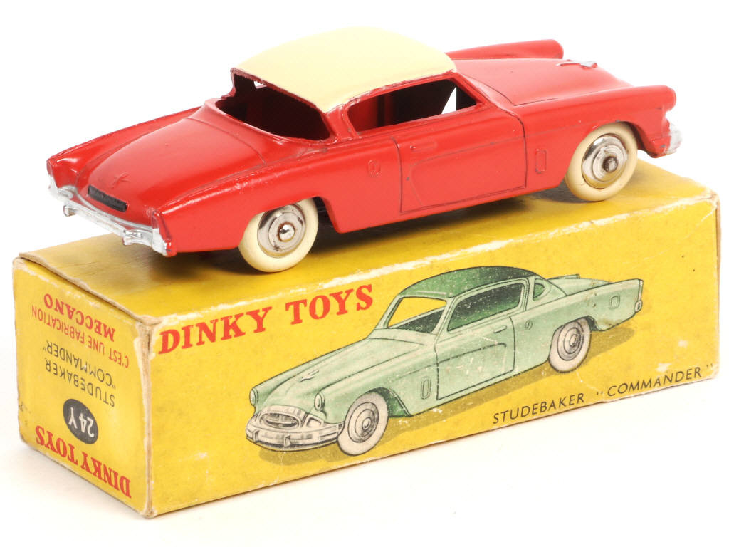 Lot 377 - DINKY TOYS (FRANCE) (1)