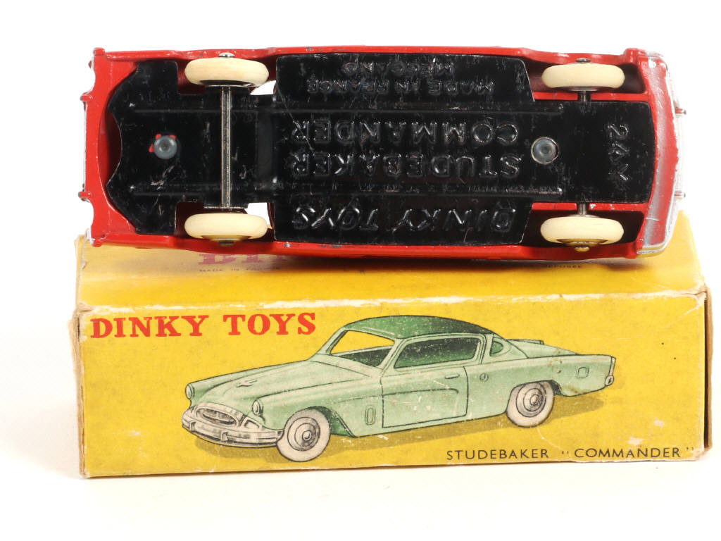 Lot 377 - DINKY TOYS (FRANCE) (1)