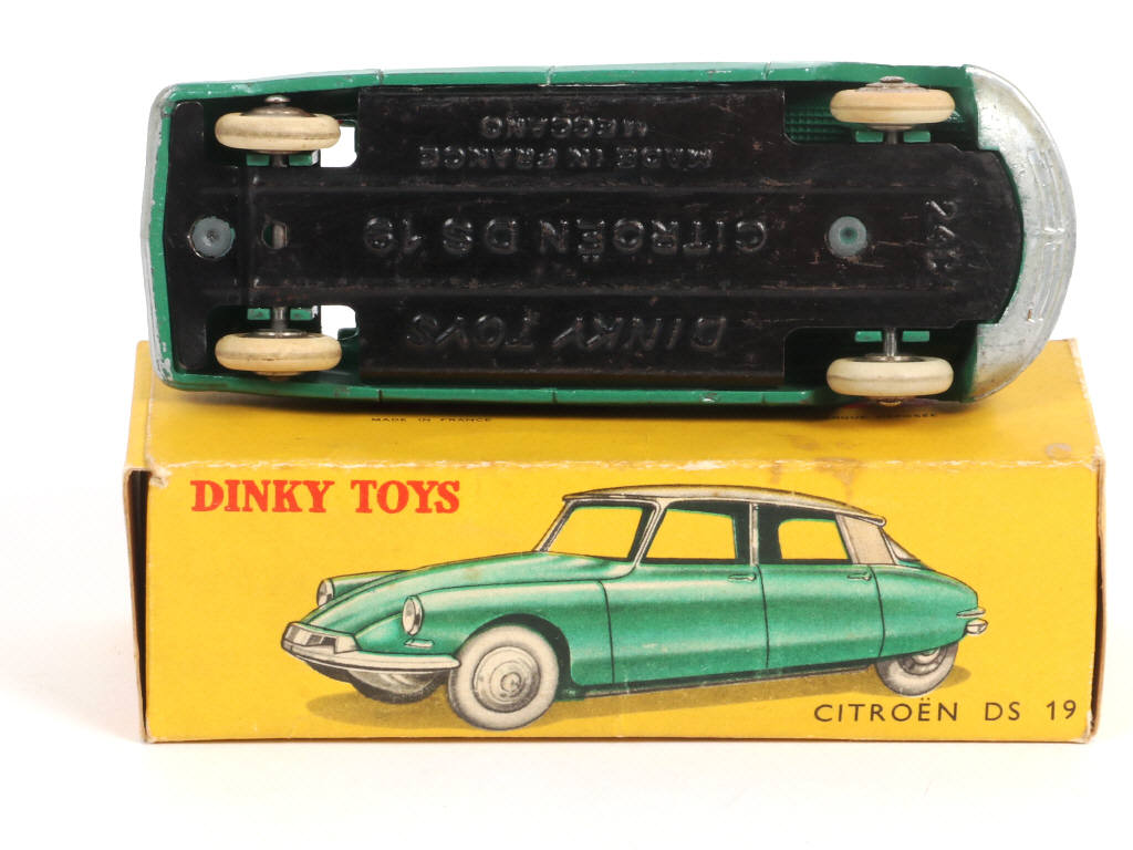 Lot 342 - DINKY TOYS (FRANCE) (1)