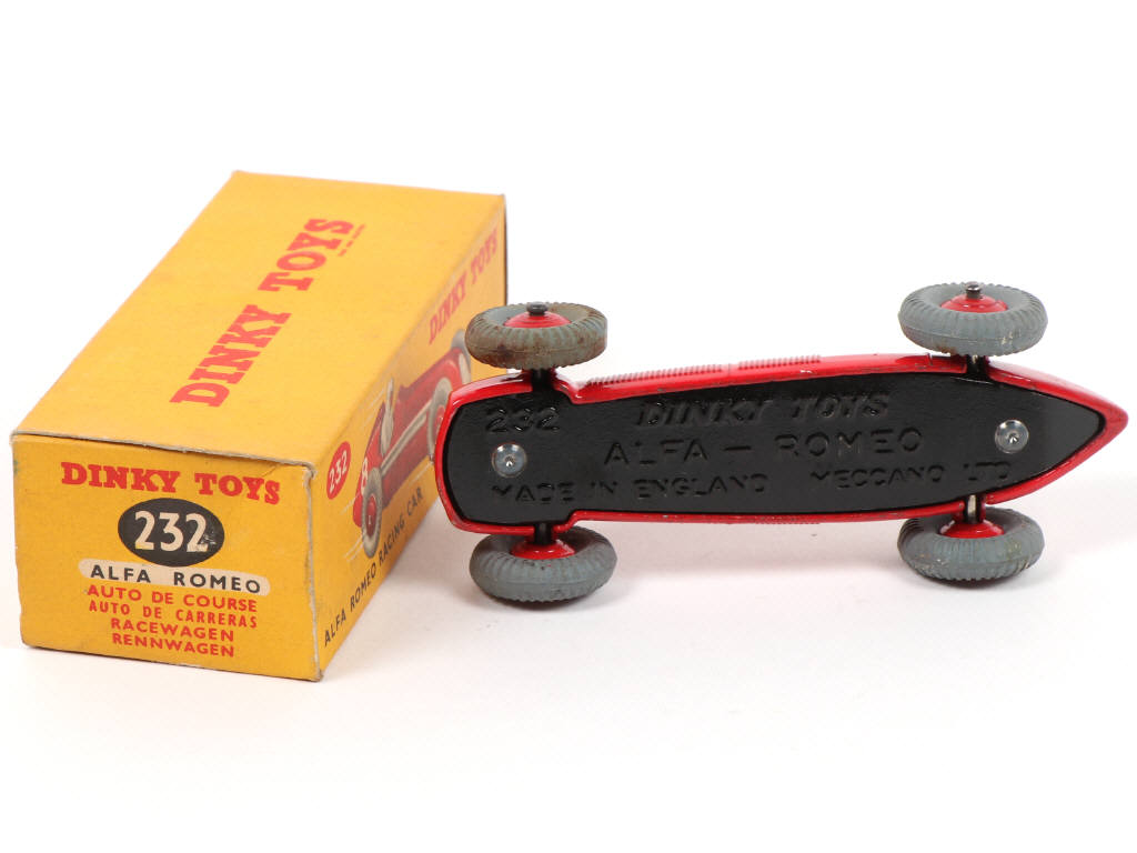 Lot 545 - DINKY TOYS (GB) (1)