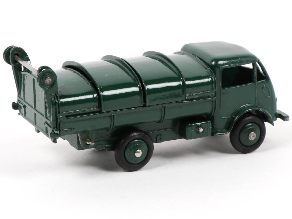 Lot 487 - DINKY TOYS (FRANCE) (1)