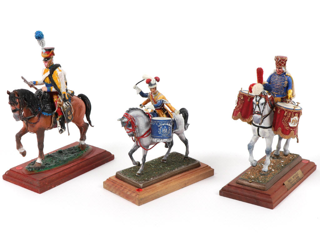 Lot 4 - DIVERS (3)