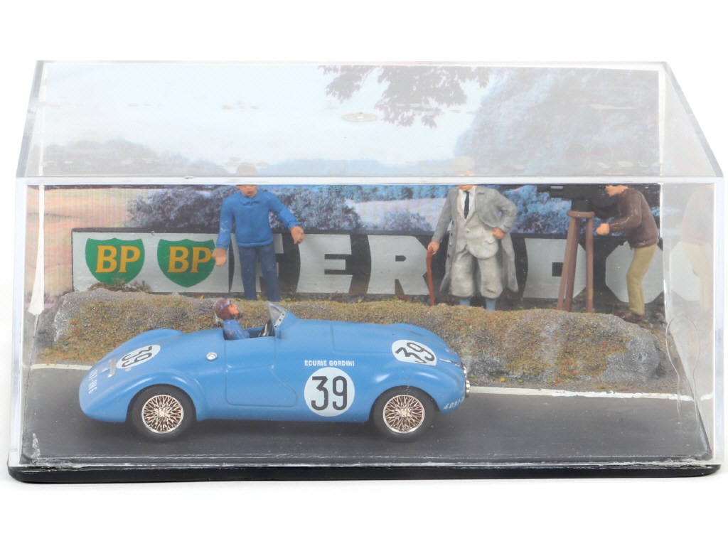 Lot 115 - DIVERS (1)