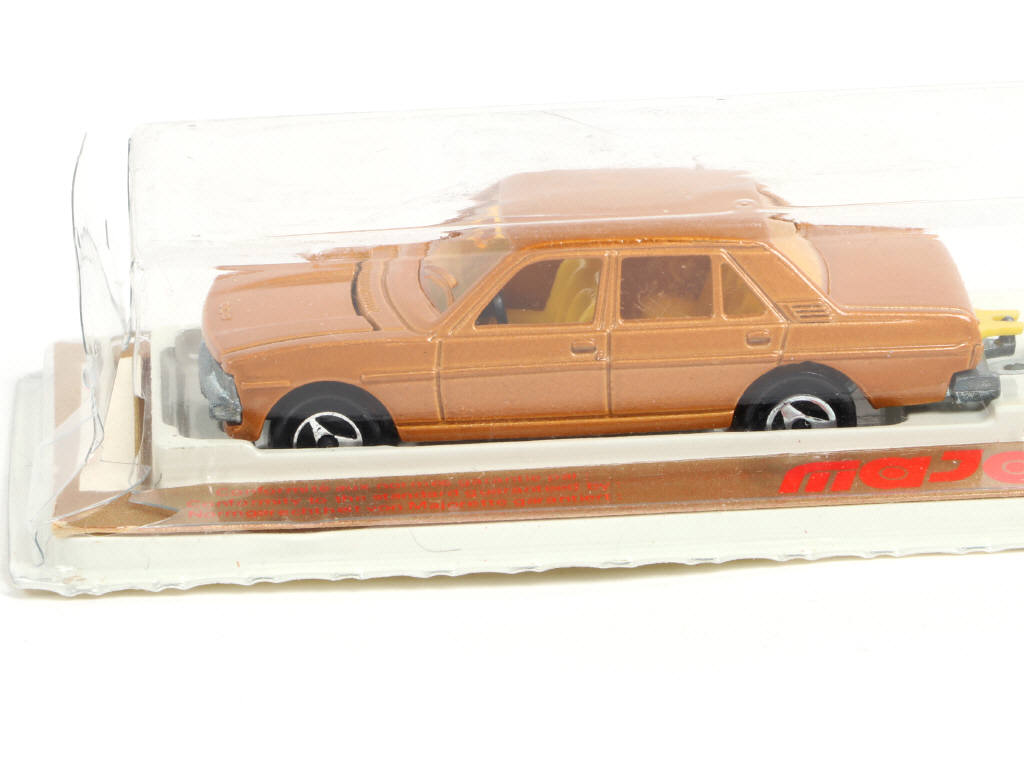 Lot 75 - MAJORETTE (FRANCE) (1)