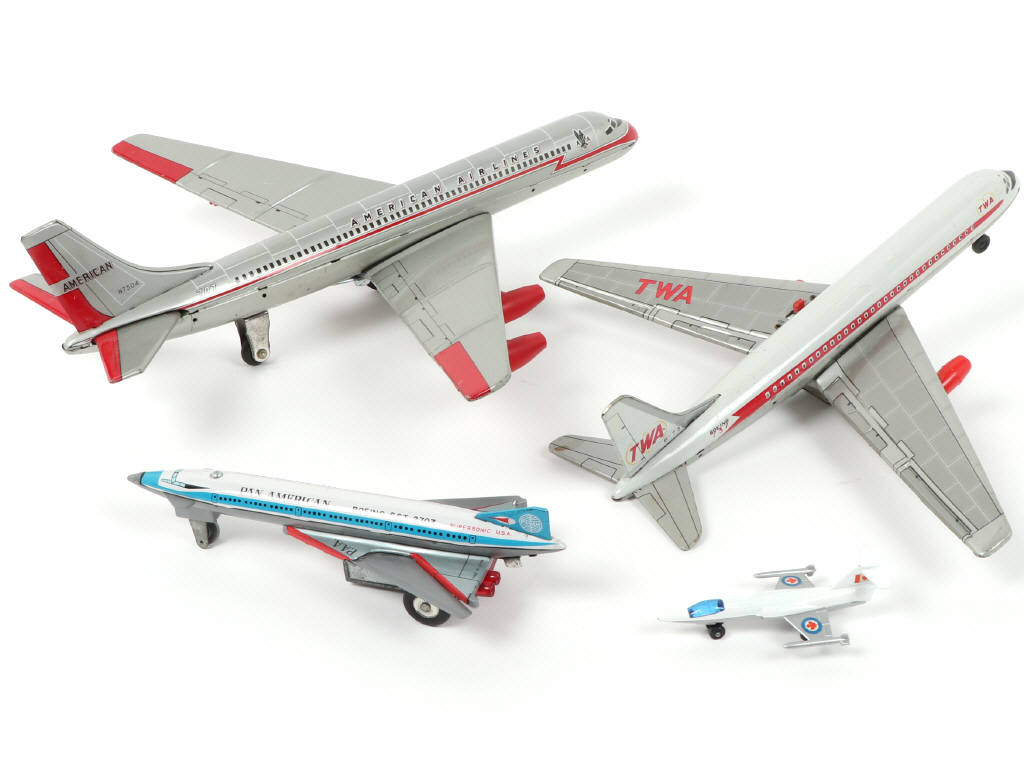 Lot 64 - DIVERS (JAPON) (4)