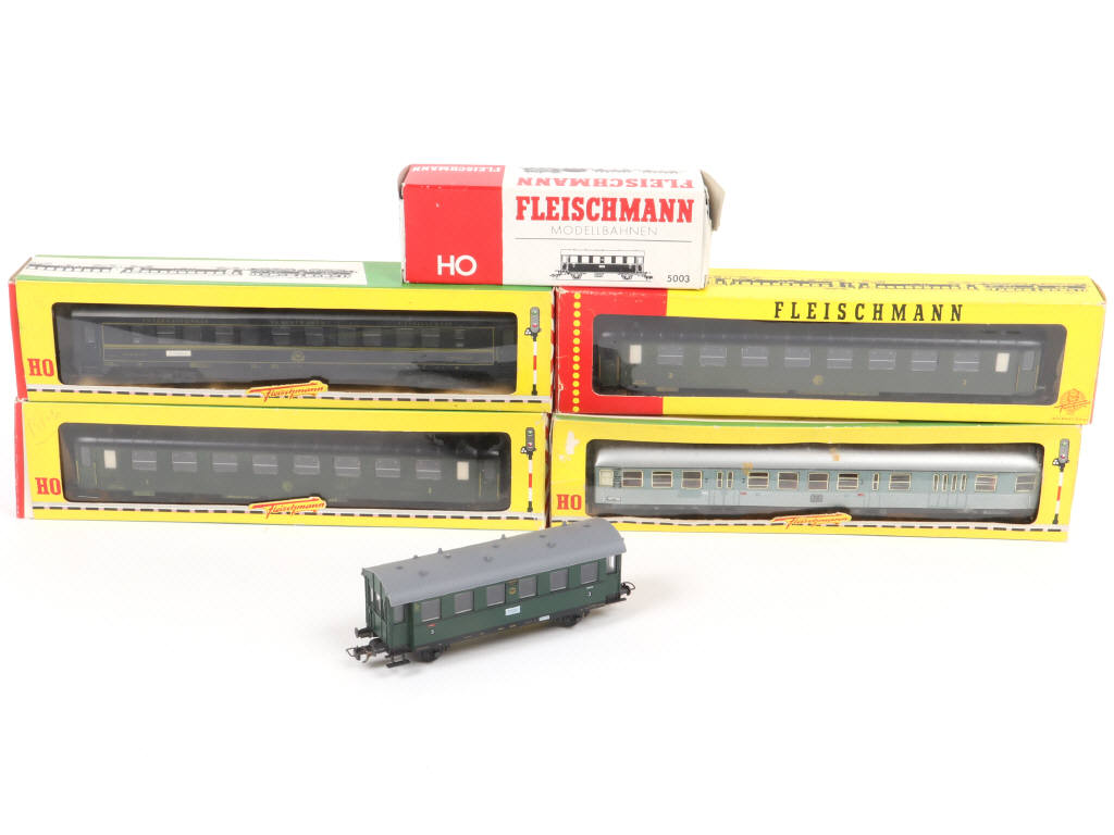 Lot 17 - FLEISCHMANN 'HO' (ALLEMAGNE) (5)