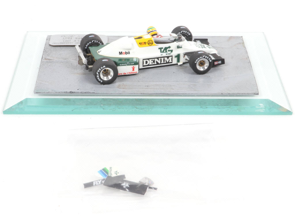 Lot 82 - DIVERS (1)