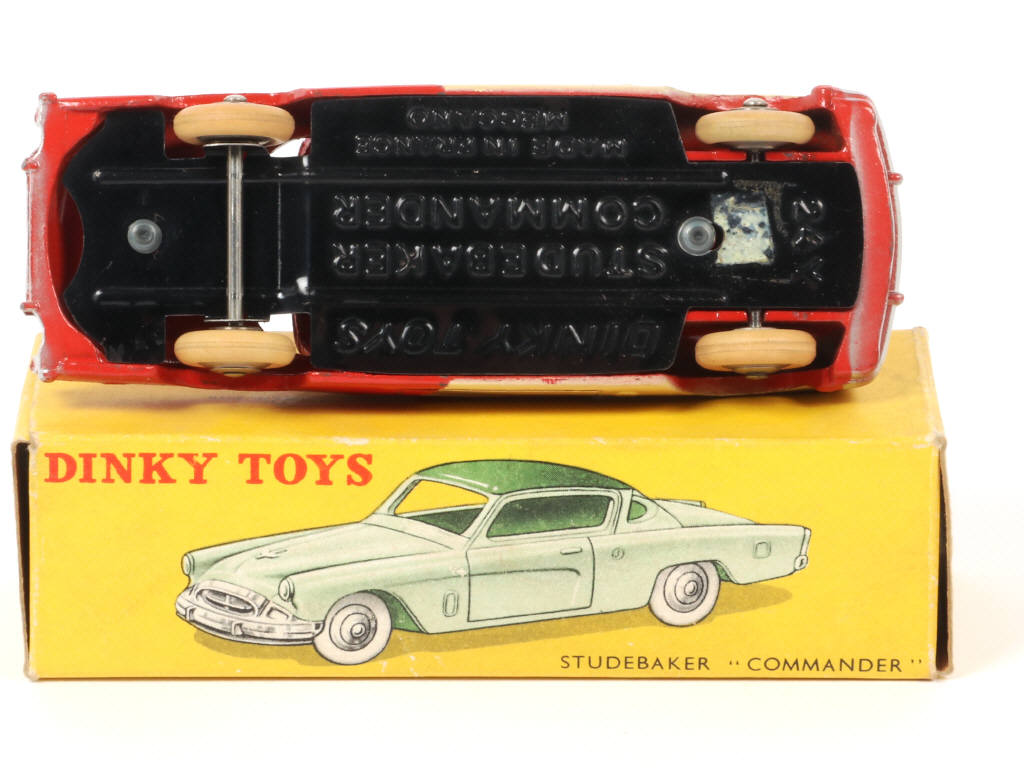Lot 445 - DINKY TOYS (FRANCE) (1)
