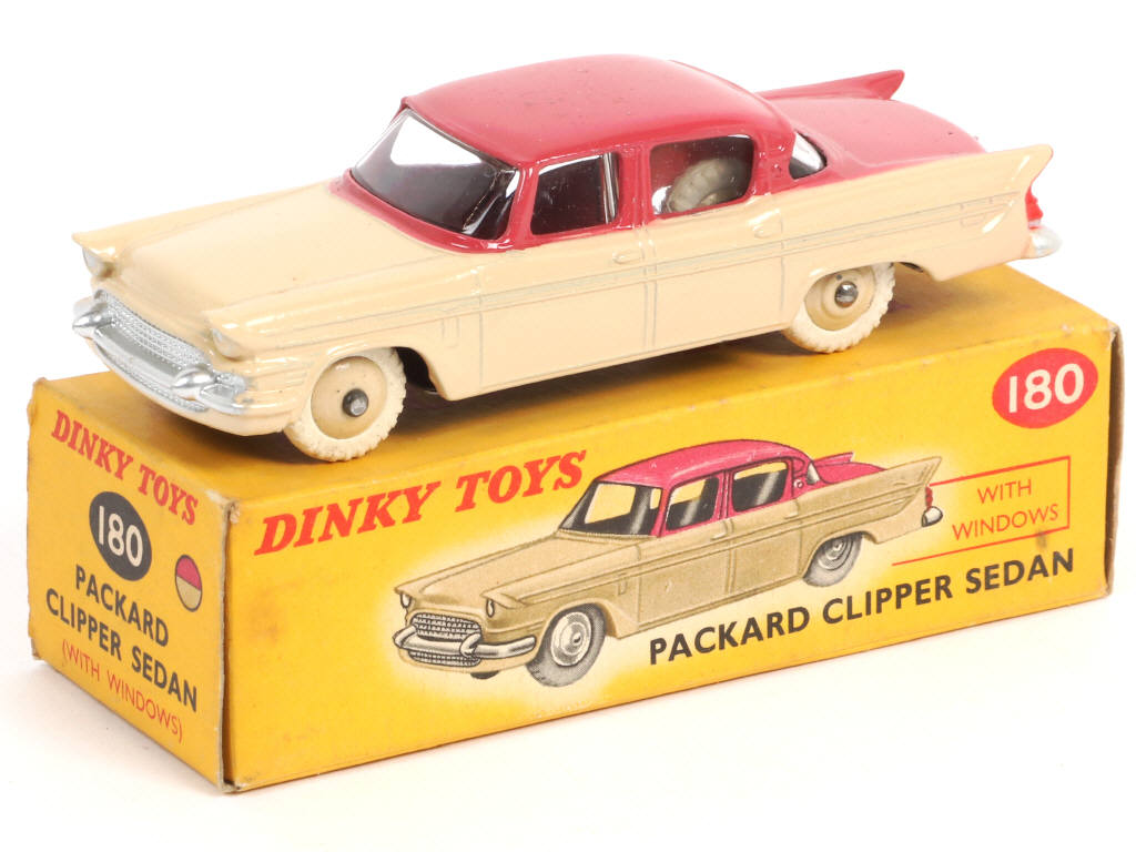 Lot 606 - DINKY TOYS (GB) (1)