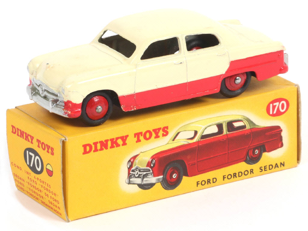 Lot 596 - DINKY TOYS (GB) (1)