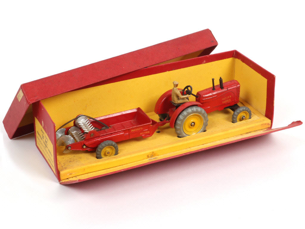 Lot 552 - DINKY TOYS (FRANCE) (1)