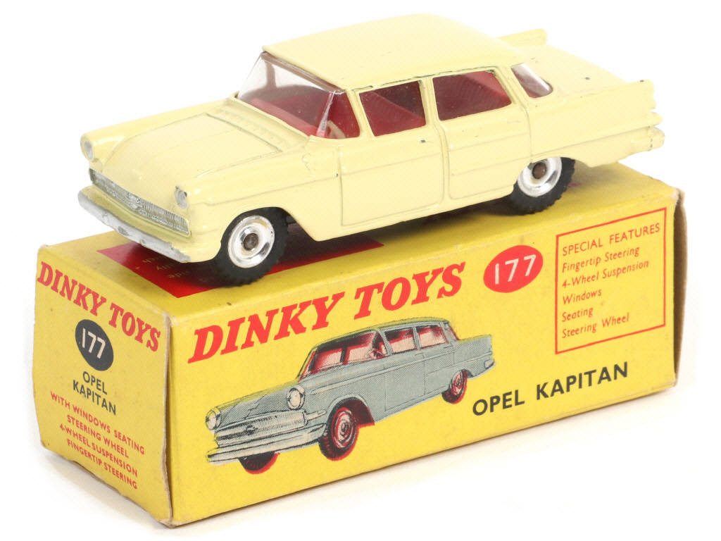Lot 556 - DINKY TOYS (GB) (1)