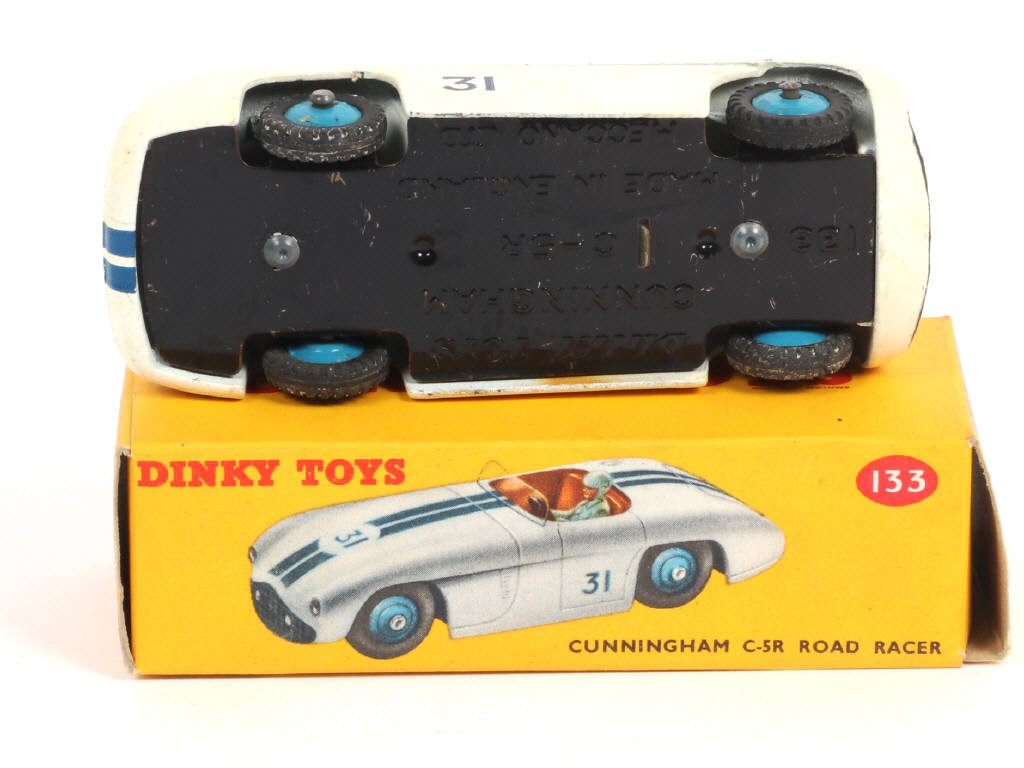 Lot 572 - DINKY TOYS (GB) (1)