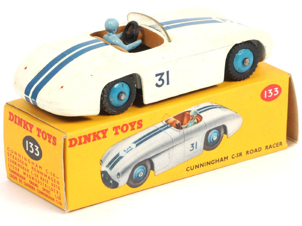 Lot 572 - DINKY TOYS (GB) (1)
