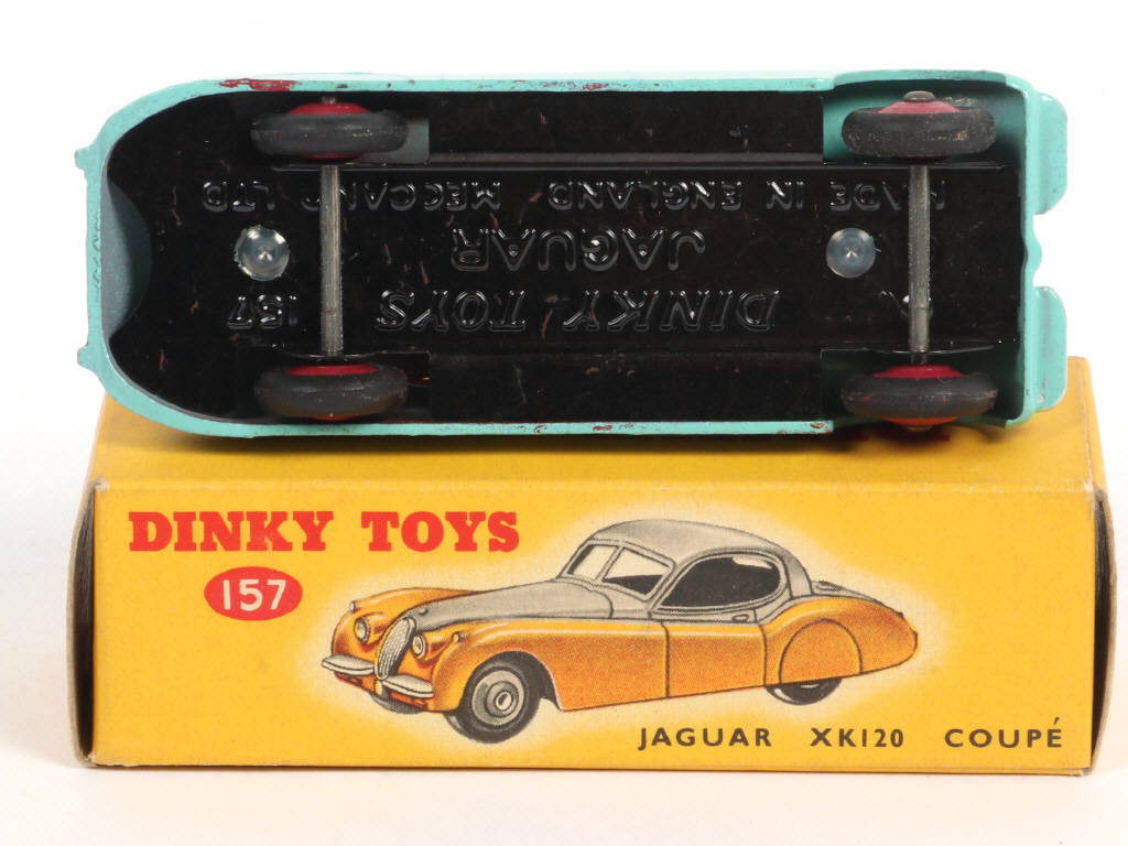 Lot 590 - DINKY TOYS (GB) (1)