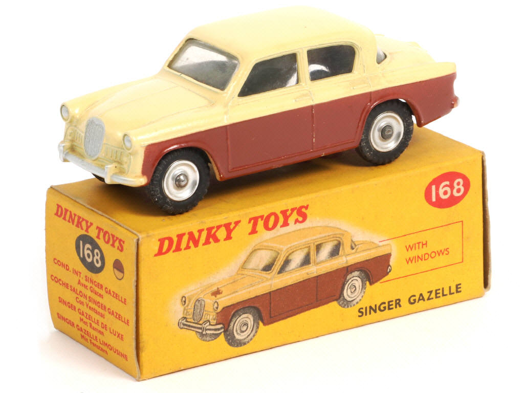 Lot 595 - DINKY TOYS (GB) (1)