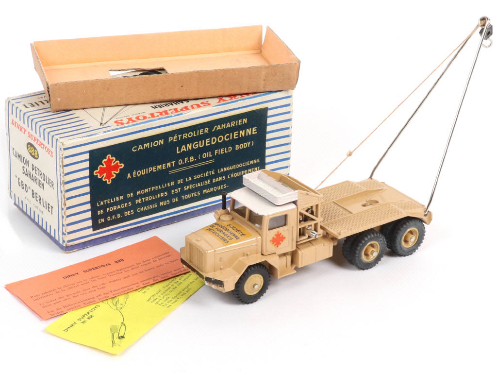 Lot 537 - DINKY TOYS (FRANCE) (1)