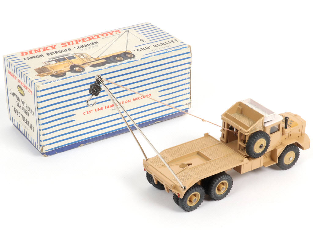 Lot 537 - DINKY TOYS (FRANCE) (1)