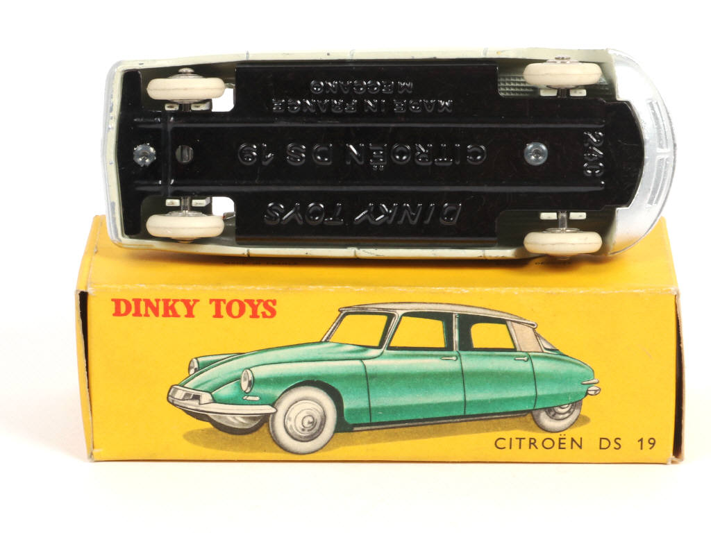 Lot 396 - DINKY TOYS (FRANCE) (1)