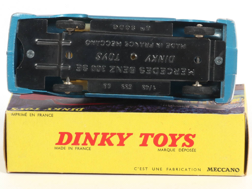Lot 488 - DINKY TOYS (FRANCE) (1)