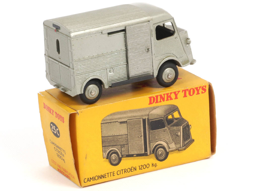 Lot 520 - DINKY TOYS (FRANCE) (1)