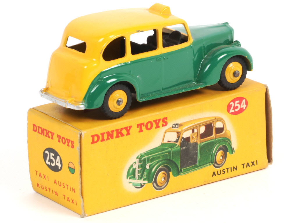 Lot 598 - DINKY TOYS (GB) (1)