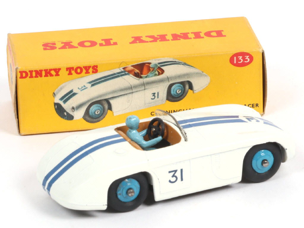 Lot 573 - DINKY TOYS (GB) (1)