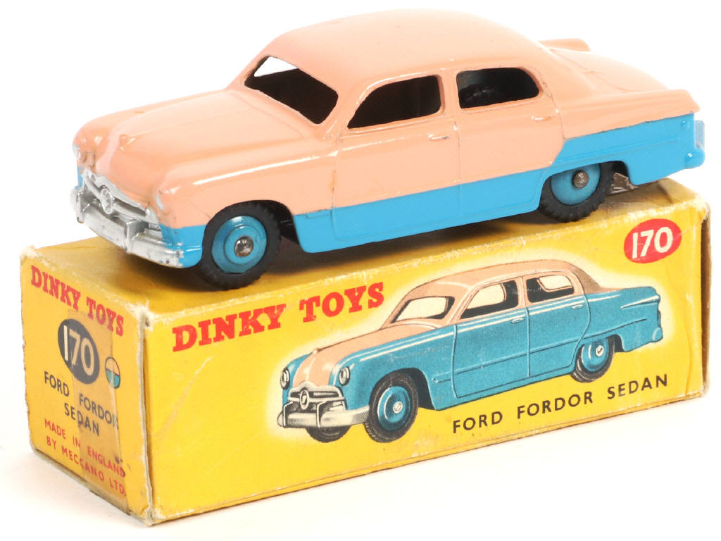 Lot 597 - DINKY TOYS (GB) (1)