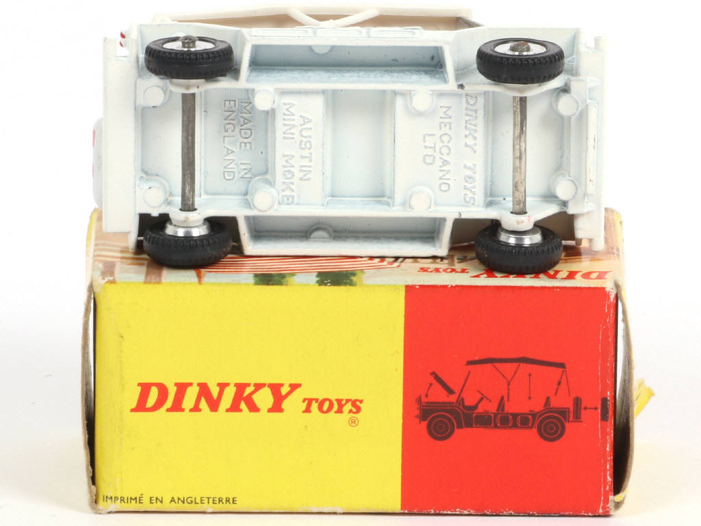 Lot 632 - DINKY TOYS (GB) (1)