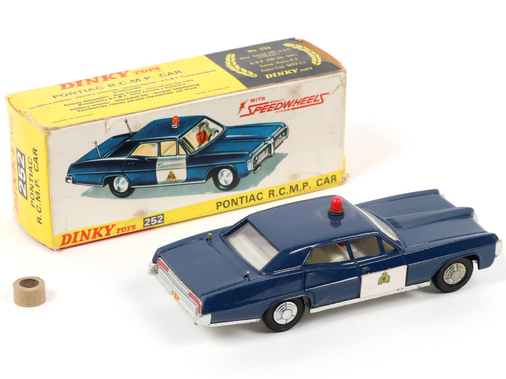 Lot 622 - DINKY TOYS (GB) (1)