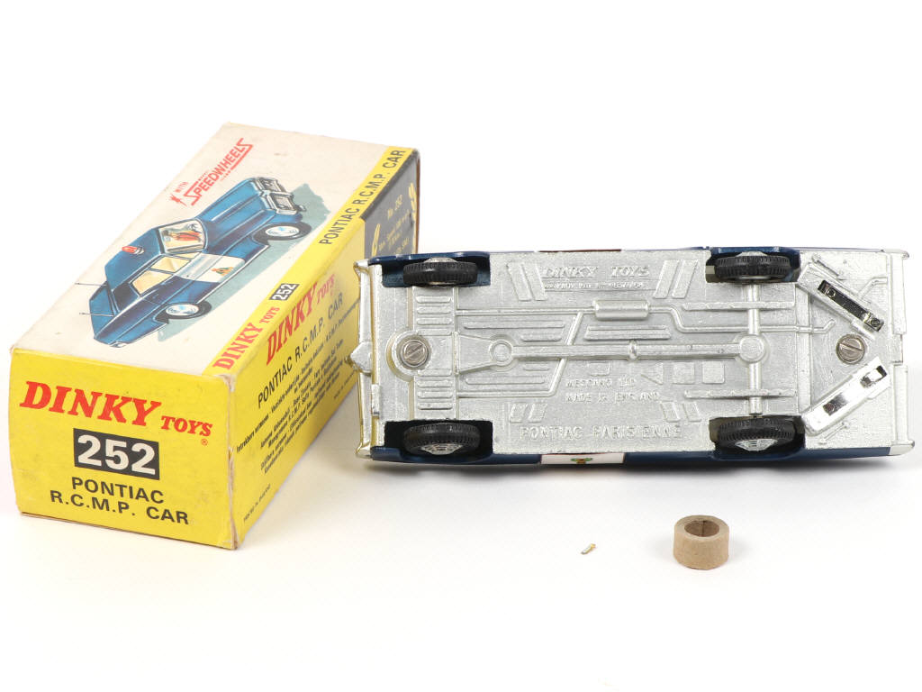 Lot 622 - DINKY TOYS (GB) (1)