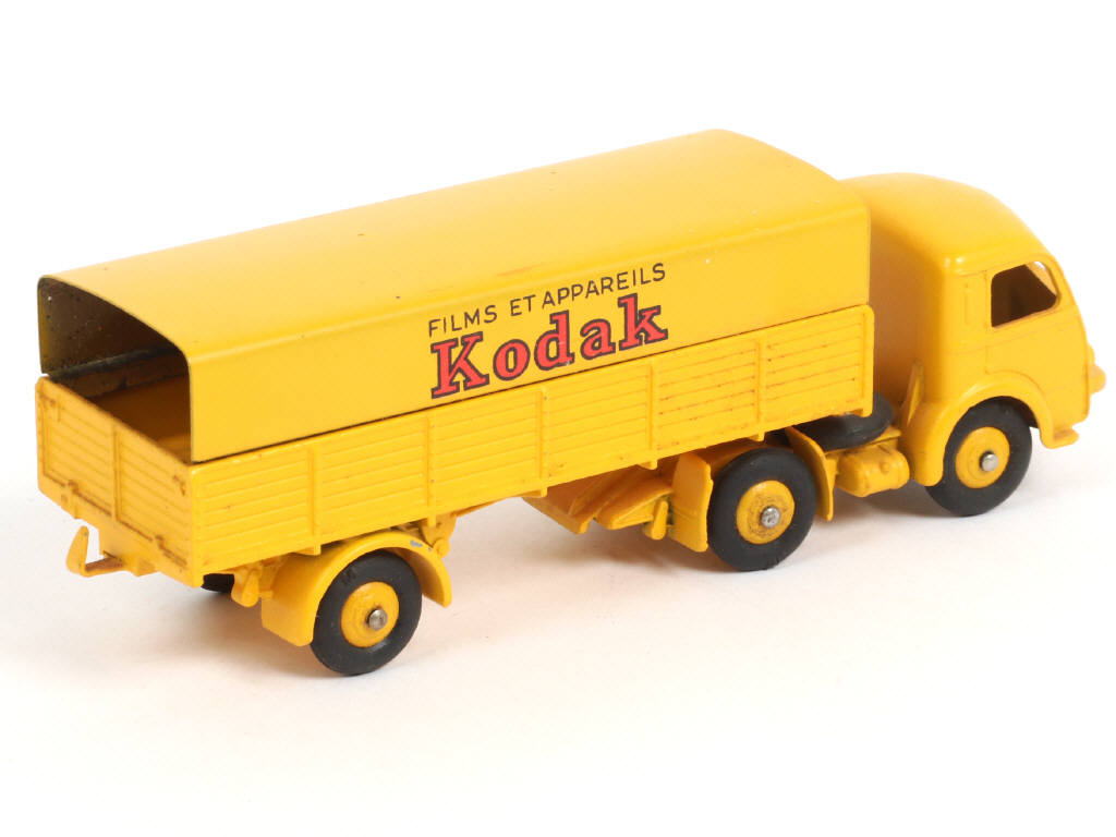 Lot 514 - DINKY TOYS (FRANCE) (1)