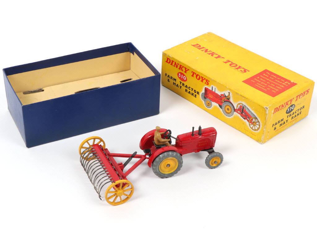 Lot 651 - DINKY TOYS (GB) (1)