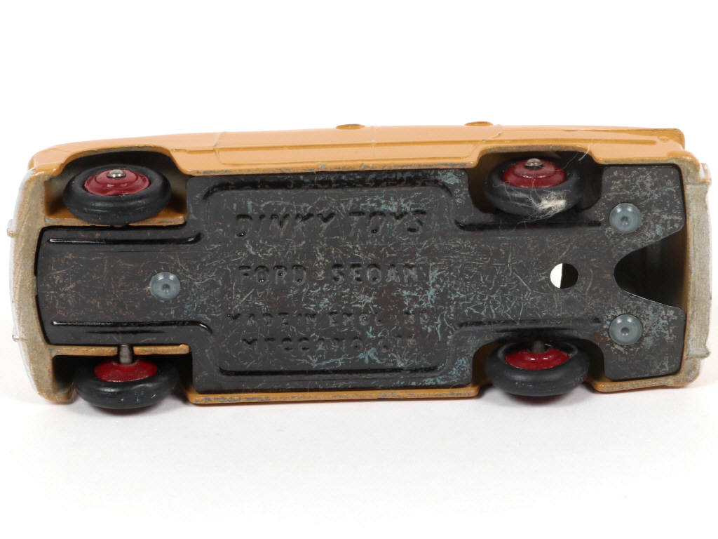 Lot 560 - DINKY TOYS (GB) (1)