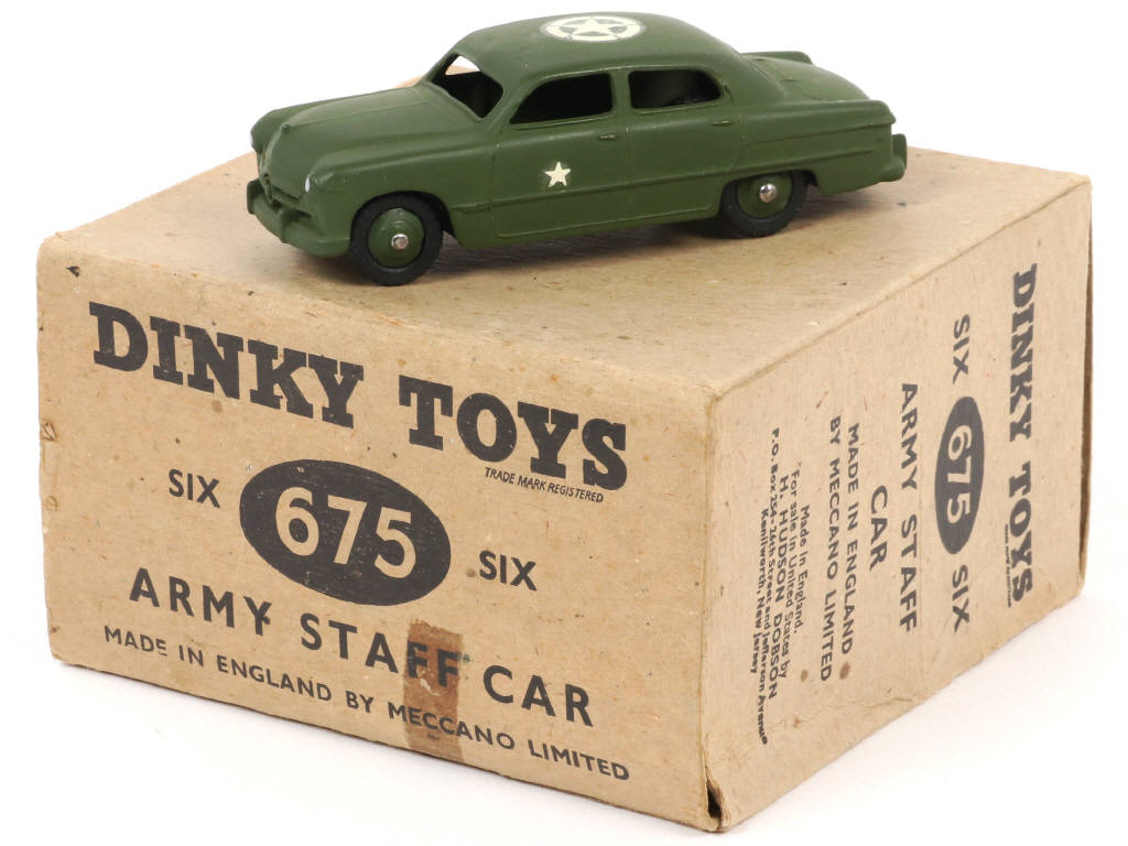 Lot 565 - DINKY TOYS (GB) (2)