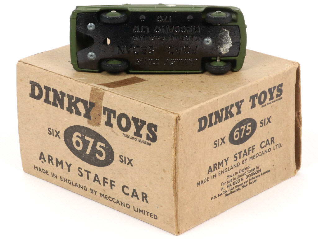 Lot 565 - DINKY TOYS (GB) (2)