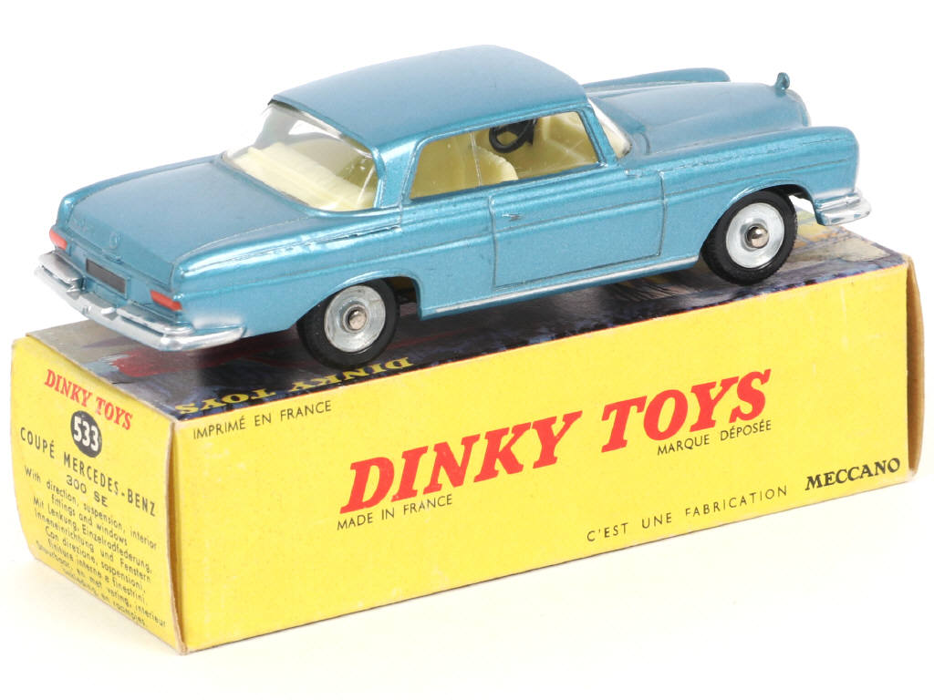 Lot 487 - DINKY TOYS (FRANCE) (1)