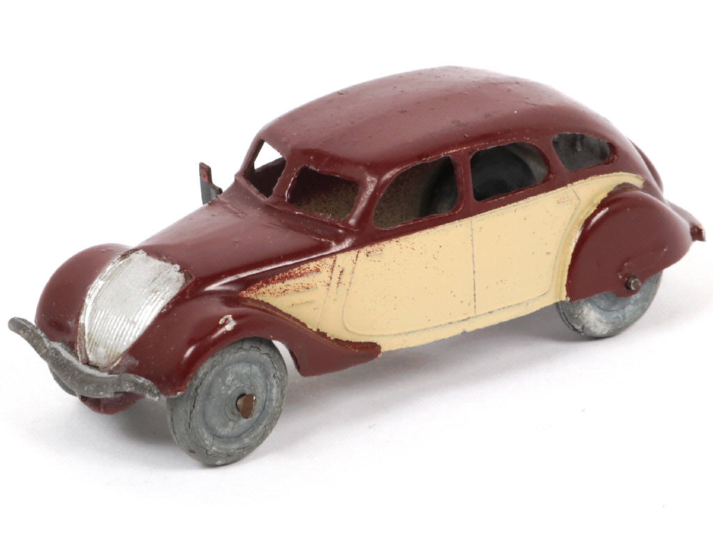 Lot 362 - DINKY TOYS (FRANCE) (1)
