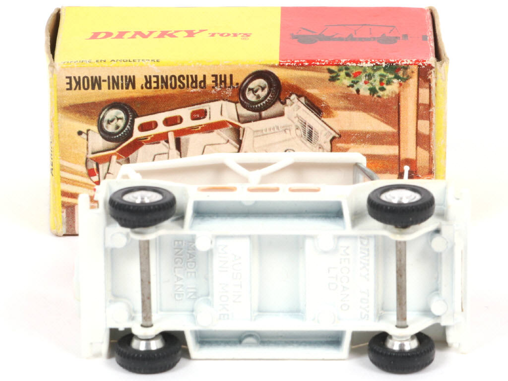 Lot 631 - DINKY TOYS (GB) (1)