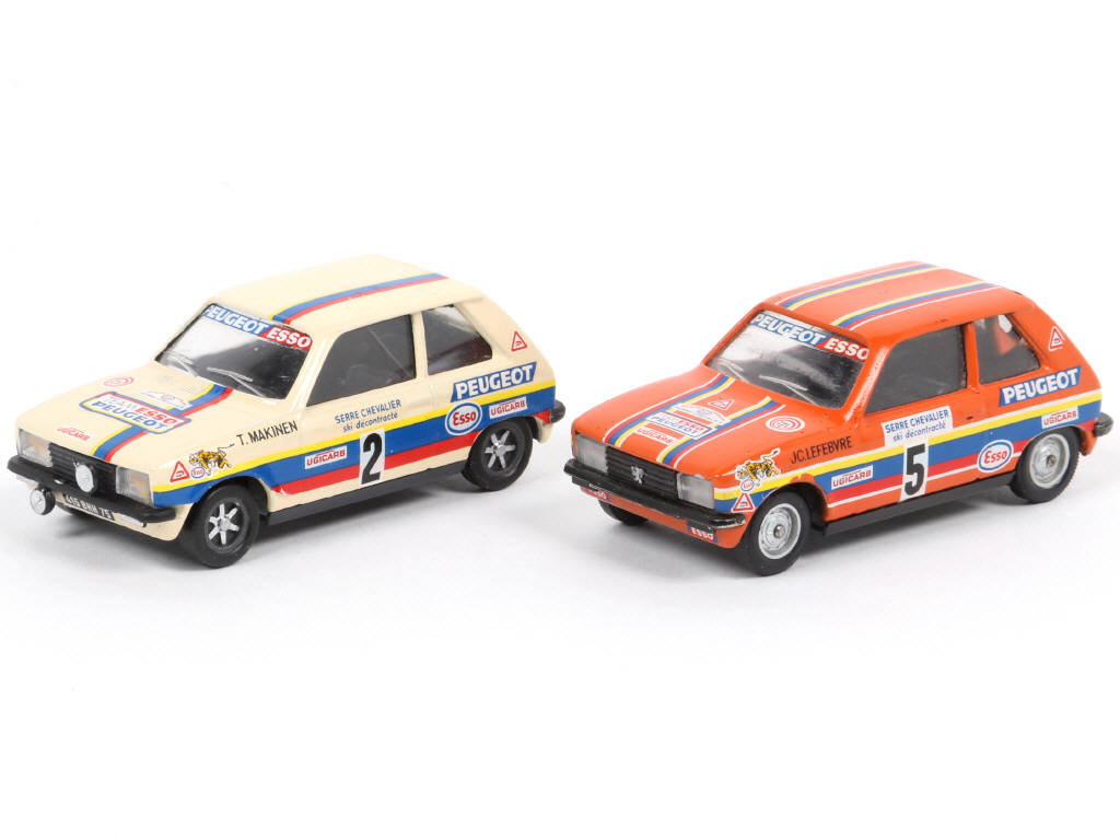 Lot 124 - DIVERS (2)