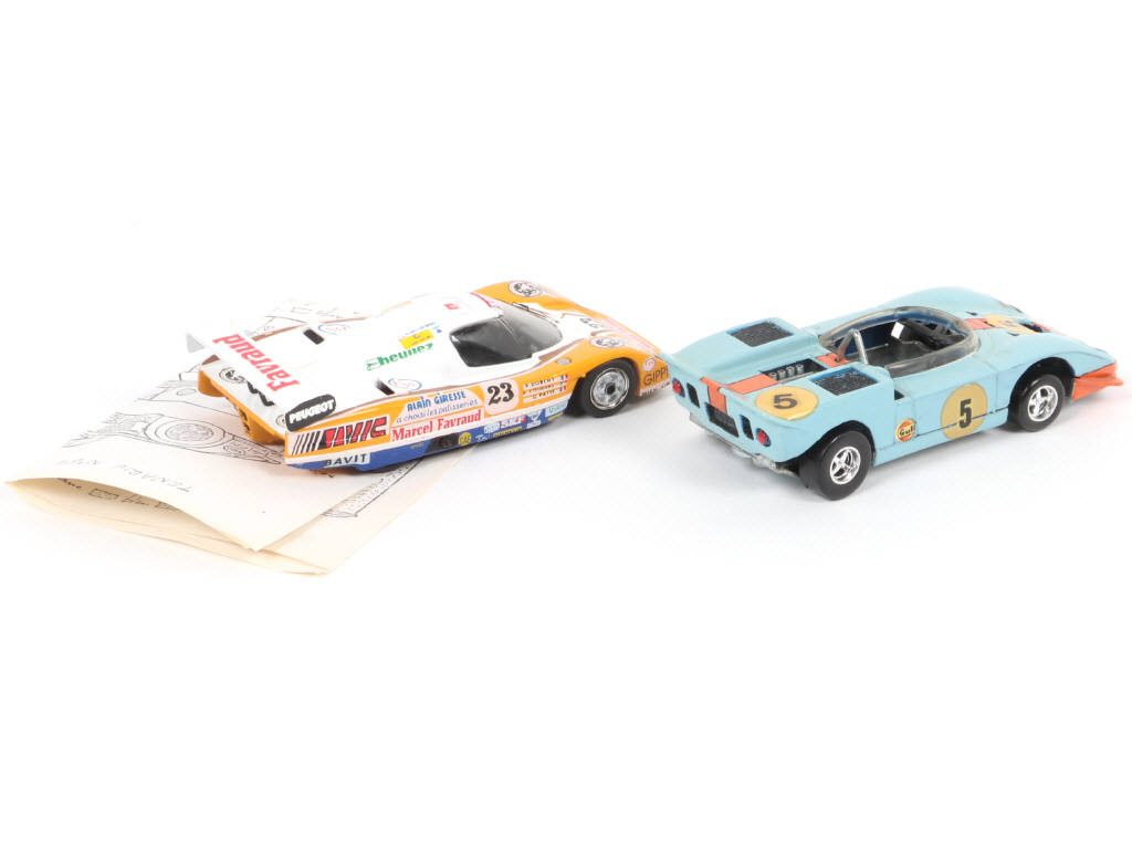 Lot 120 - DIVERS (2)