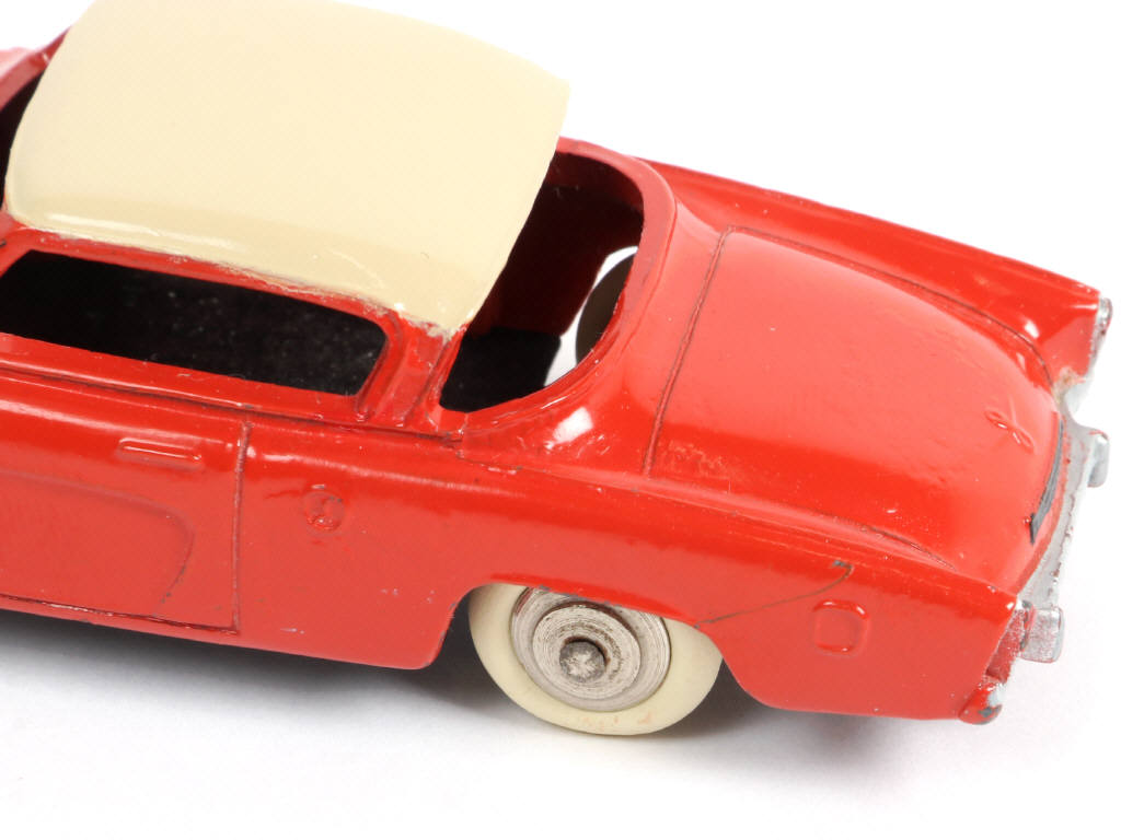 Lot 279 - DINKY TOYS (FRANCE) (1)