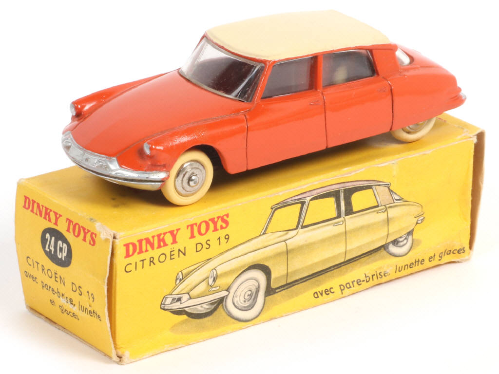 Lot 289 - DINKY TOYS (FRANCE) (1)