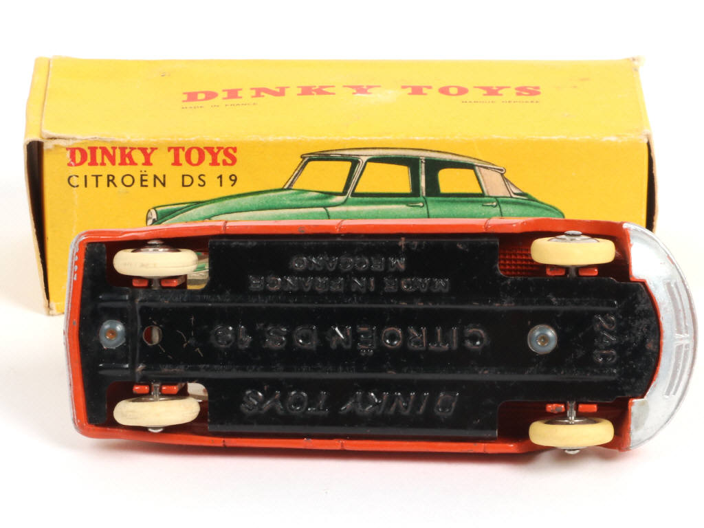 Lot 289 - DINKY TOYS (FRANCE) (1)