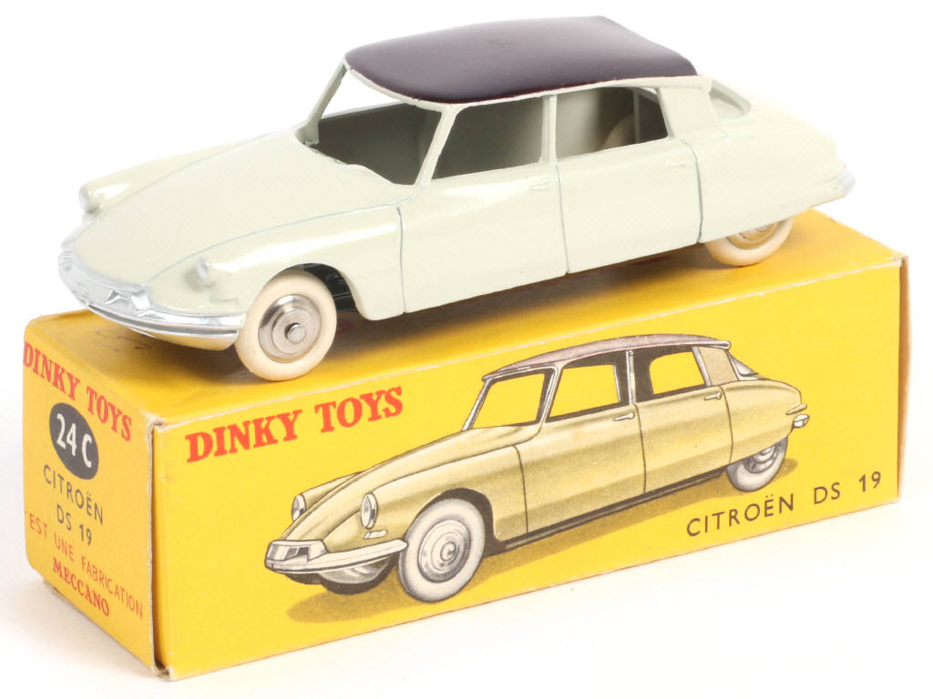 Lot 286 - DINKY TOYS (FRANCE) (1)