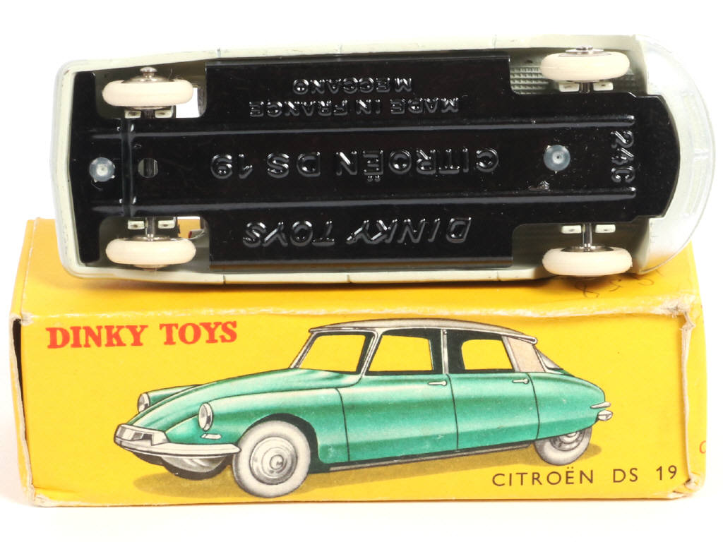 Lot 286 - DINKY TOYS (FRANCE) (1)